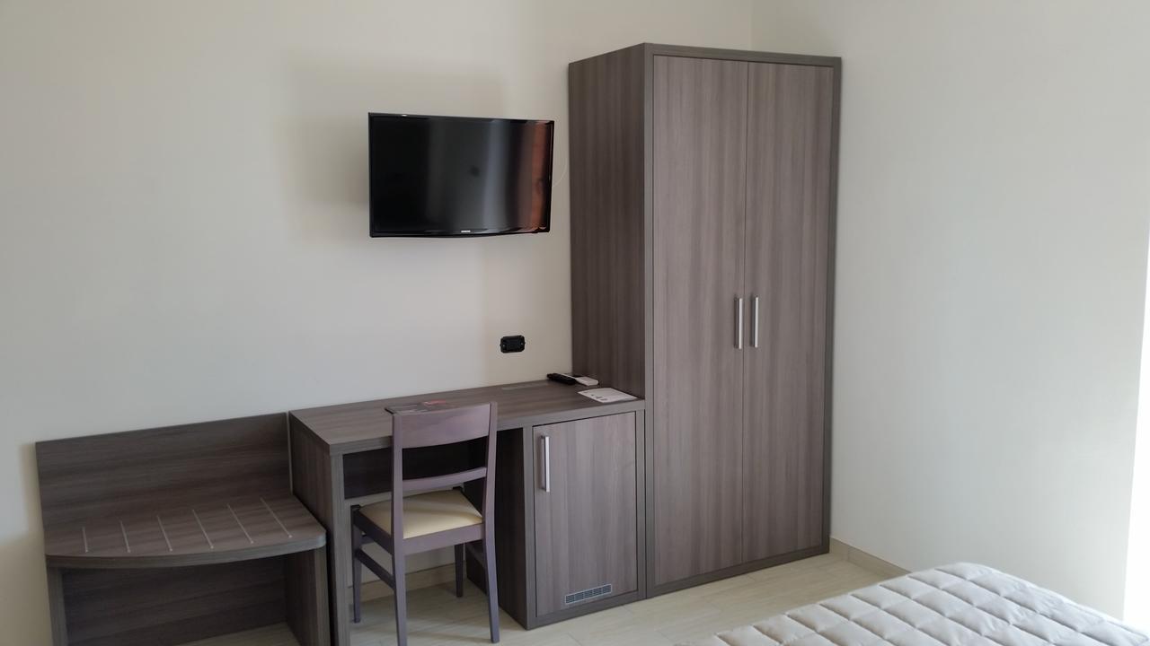 Deluxe Junior Suite,648916725:JPEG